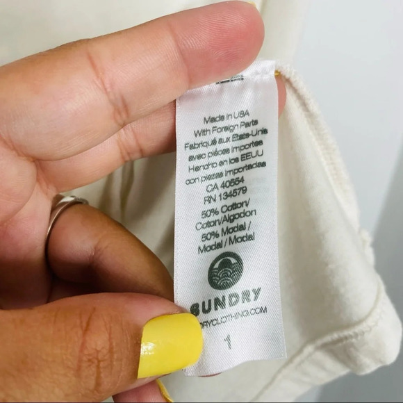 🌟NEW Sundry Mama Lover Friend Graphic Tee T-Shirt Size Small - Picture 6 of 7